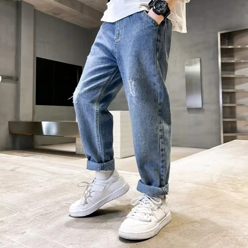 Berniukų džinsai 2024 m. pavasario ruduo naujo stiliaus laisvalaikio kelnės Stilingos vidutinės didelės vaikiškos laisvos kelnės, vaikiški drabužiai