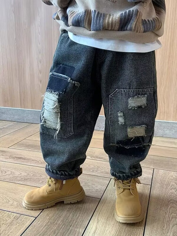 Rudens ir žiemos vaikiškos pliušinės pastorintos kelnės Nauji vaikiški perforuoti džinsai Vienetiniai pliušiniai mažų berniukų kelnaitės