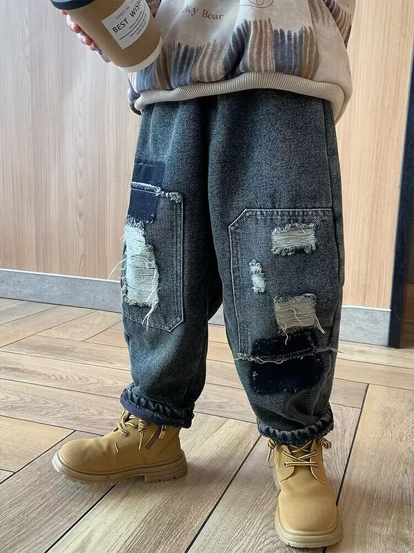 Rudens ir žiemos vaikiškos pliušinės pastorintos kelnės Nauji vaikiški perforuoti džinsai Vienetiniai pliušiniai mažų berniukų kelnaitės
