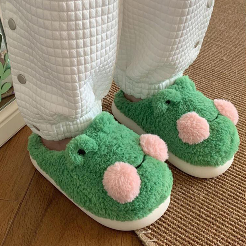 Mielos žalios varlės pūkuotos pūkuotos šlepetės Moteriškos žiemos uždaros pliušinės namų kailio šlepetės Kawaii Animal Cozy Memory Foam Slides Batai