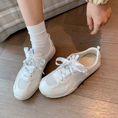 Ανοιξιάτικο και Καλοκαίρι Διακοσμημένα με μαργαριτάρια, κομψά δικτυωτά διαπνέοντα επίπεδα αθλητικά παπούτσια Ελαφρά μοντέρνα και άνετα γυναικεία παπούτσια