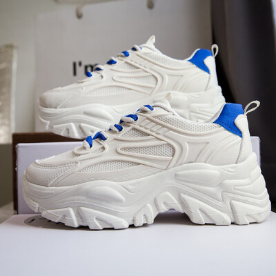 Vastag talpú, kerek orr felső piskóta- és apacipő hálós felülettel a légáteresztésért. Alkalmi sokoldalú, kényelmes sportcipők