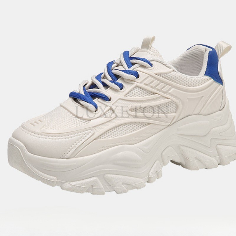 Vastag talpú, kerek orr felső piskóta- és apacipő hálós felülettel a légáteresztésért. Alkalmi sokoldalú, kényelmes sportcipők