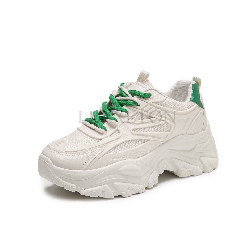 Vastag talpú, kerek orr felső piskóta- és apacipő hálós felülettel a légáteresztésért. Alkalmi sokoldalú, kényelmes sportcipők