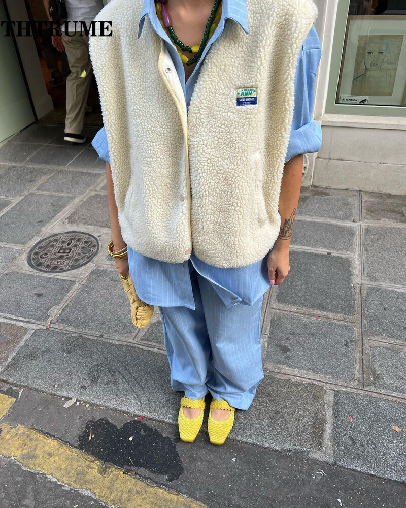 Laisvalaikio moteriškos rudeninės striukės Madingos berankovės ėrienos vilnos V formos iškirptė, vienaeilis 2024 m. Nauji paltai Elegantiškos solidžios Communte prašmatnios liemenės