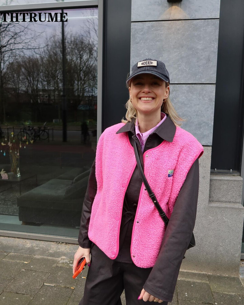 Laisvalaikio moteriškos rudeninės striukės Madingos berankovės ėrienos vilnos V formos iškirptė, vienaeilis 2024 m. Nauji paltai Elegantiškos solidžios Communte prašmatnios liemenės