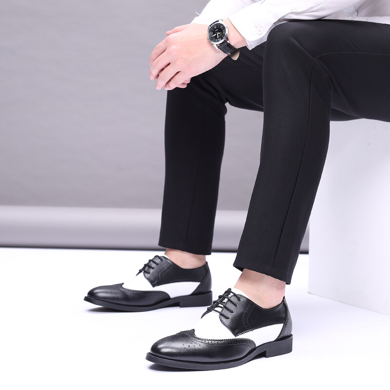Vīriešu kleitu apavi Eleganti melni balti ādas apavi vīriešiem Oksfordas modes britu dizaina vīriešu kāzu kleitu apavi svinībām