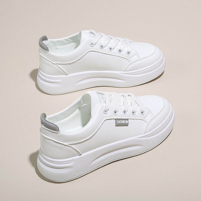 Jauni liela izmēra dāmu modes ikdienas mazi, balti apavi, neslīdoši valkā ērtus sporta augstas kvalitātes ikdienas apavus