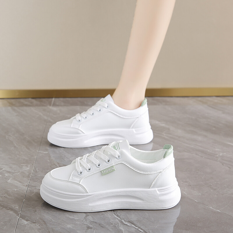 Jauni liela izmēra dāmu modes ikdienas mazi, balti apavi, neslīdoši valkā ērtus sporta augstas kvalitātes ikdienas apavus