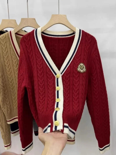 Britų stiliaus retro moterų pilkas megztinis mezgimas megztinis koledžo ženklelis siuvinėjimas Y2k švarkas paltas, moteriškas, žieminis, V formos kaklo viršus