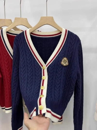 Britų stiliaus retro moterų pilkas megztinis mezgimas megztinis koledžo ženklelis siuvinėjimas Y2k švarkas paltas, moteriškas, žieminis, V formos kaklo viršus