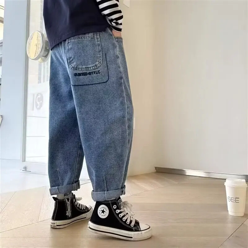 Primăvara 2024 Noua colecție de pantaloni pentru copii, colecția de toamnă, blugi băieți, îmbrăcăminte la modă pentru băieți.