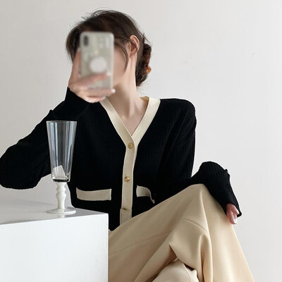 Női kötött meleg kabát V-nyakú, színben passzoló kis illatos stílusú, finom temperamentumú kötött hosszú ujjú kardigán kabát