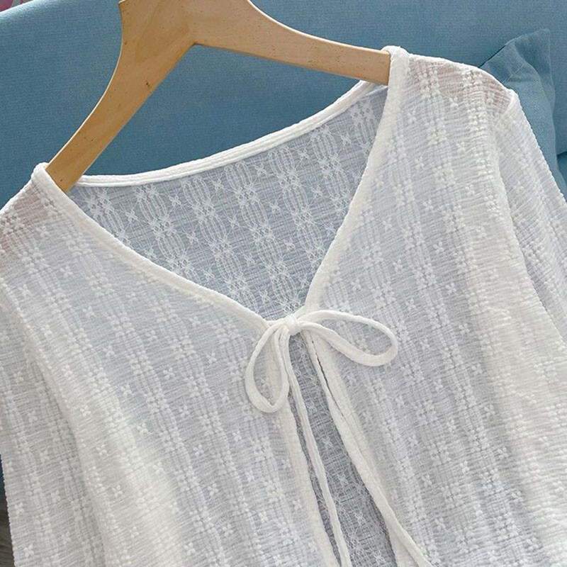 Fehér fényvédő kardigán női nyári vékony, fűzős, V-nyakú Crop felsők női Wild Hollow Out hosszú ujjú napvédő ingek