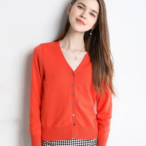 2024 m. Moteriški megztiniai ilgomis rankovėmis megzti viršutiniai drabužiai Tvirtai ploni pavasariniai rudens megztiniai V formos iškirpte Mezginiai Korėjietiški madingi megztiniai