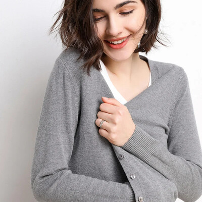 2024 m. Moteriški megztiniai ilgomis rankovėmis megzti viršutiniai drabužiai Tvirtai ploni pavasariniai rudens megztiniai V formos iškirpte Mezginiai Korėjietiški madingi megztiniai