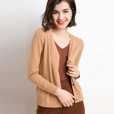 2024 m. Moteriški megztiniai ilgomis rankovėmis megzti viršutiniai drabužiai Tvirtai ploni pavasariniai rudens megztiniai V formos iškirpte Mezginiai Korėjietiški madingi megztiniai