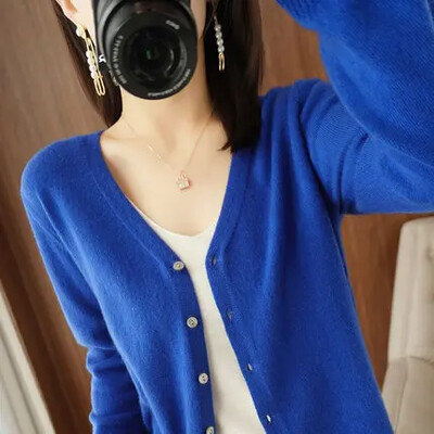 2024 m. Moteriški megztiniai ilgomis rankovėmis megzti viršutiniai drabužiai Tvirtai ploni pavasariniai rudens megztiniai V formos iškirpte Mezginiai Korėjietiški madingi megztiniai