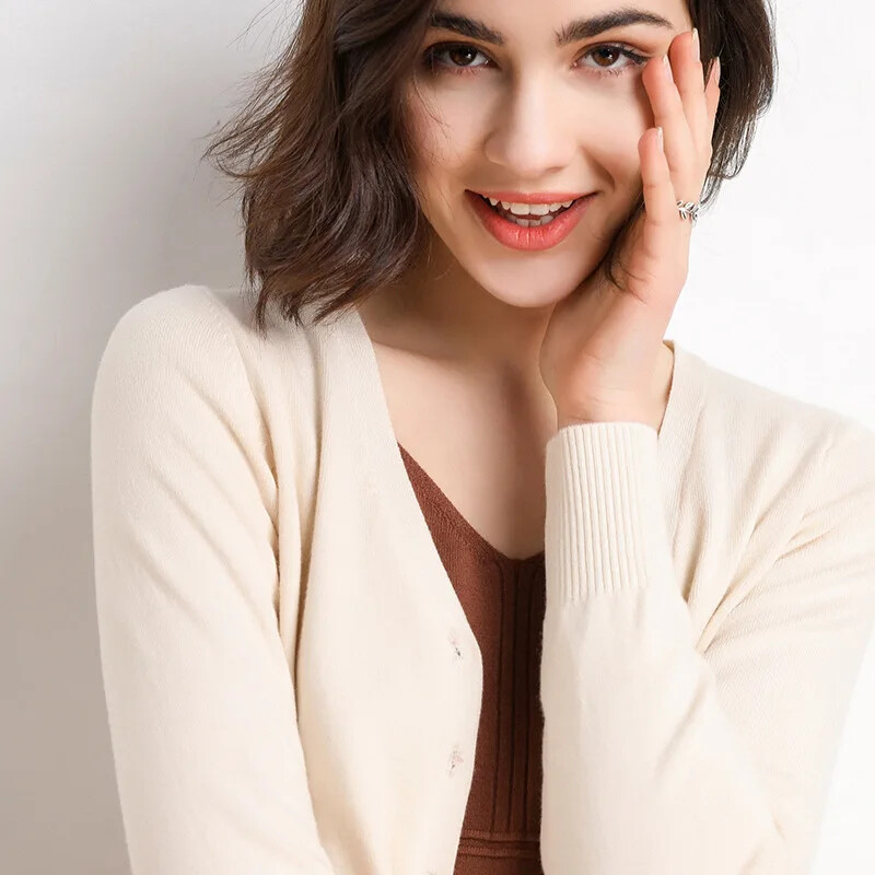 2024 m. Moteriški megztiniai ilgomis rankovėmis megzti viršutiniai drabužiai Tvirtai ploni pavasariniai rudens megztiniai V formos iškirpte Mezginiai Korėjietiški madingi megztiniai