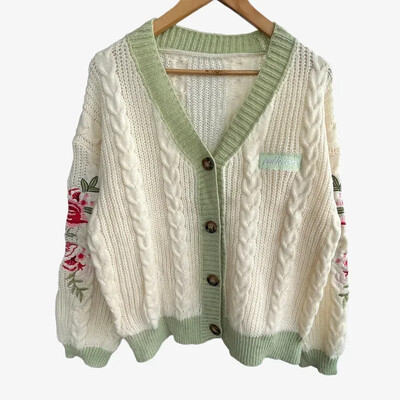 Cardigan verde închis cu fluture brodat Femei Toamnă Iarnă Litere cu plasture Cardigan tricotat Femei 2024 Pulovere noi Topuri