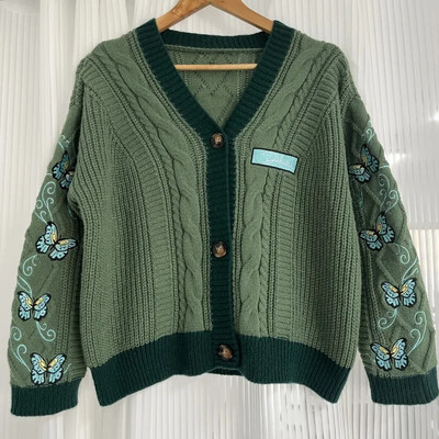 Cardigan verde închis cu fluture brodat Femei Toamnă Iarnă Litere cu plasture Cardigan tricotat Femei 2024 Pulovere noi Topuri