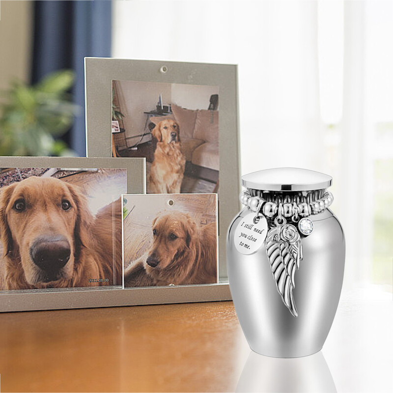 Urne mici de amintire pentru cenușa umană Memorială de 2,56 inci cu farmec cu aripi Mini urne de incinerare Aliaj de aluminiu-Încă am nevoie de tine...