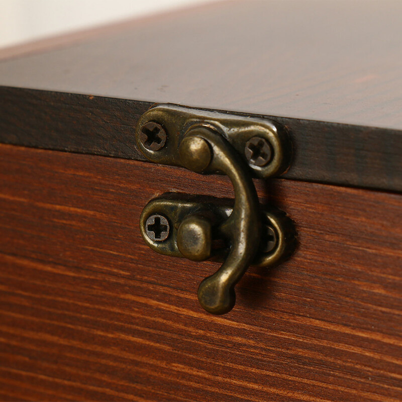 1 gab. Mājdzīvnieku masīvkoka urna, kucēnu un kaķēnu apbedīšanas piederumi, mājdzīvnieku urna