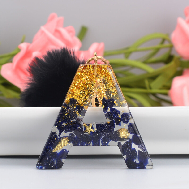 Divat fekete pompon angol ábécés műgyanta kulcstartó, gyönyörű csillogó betűs kulcstartó női kézitáska varázslatok kiegészítők ajándék