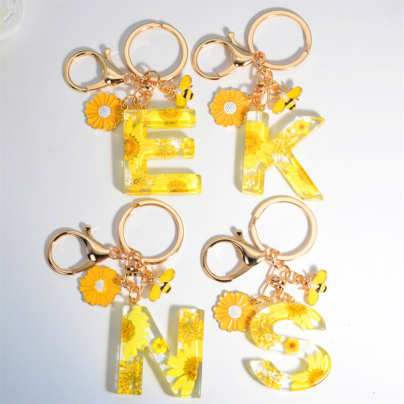 Margaretă rafinată 26 de litere brelocuri email dulce flori albine alfabet brelocuri nume inițiale brelocuri mașină ornamente pandantiv geantă