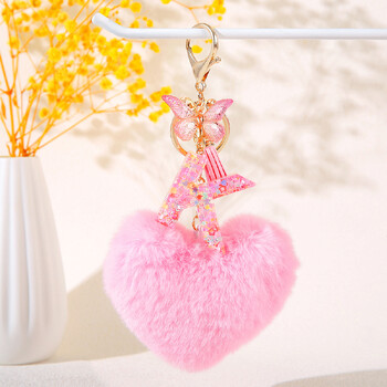 Pink Heart Heart Hairball Инициал ключодържател с ресни пеперуда Ключодържател с 26 букви Ключодържател за кола Дамска чанта Висящ орнамент