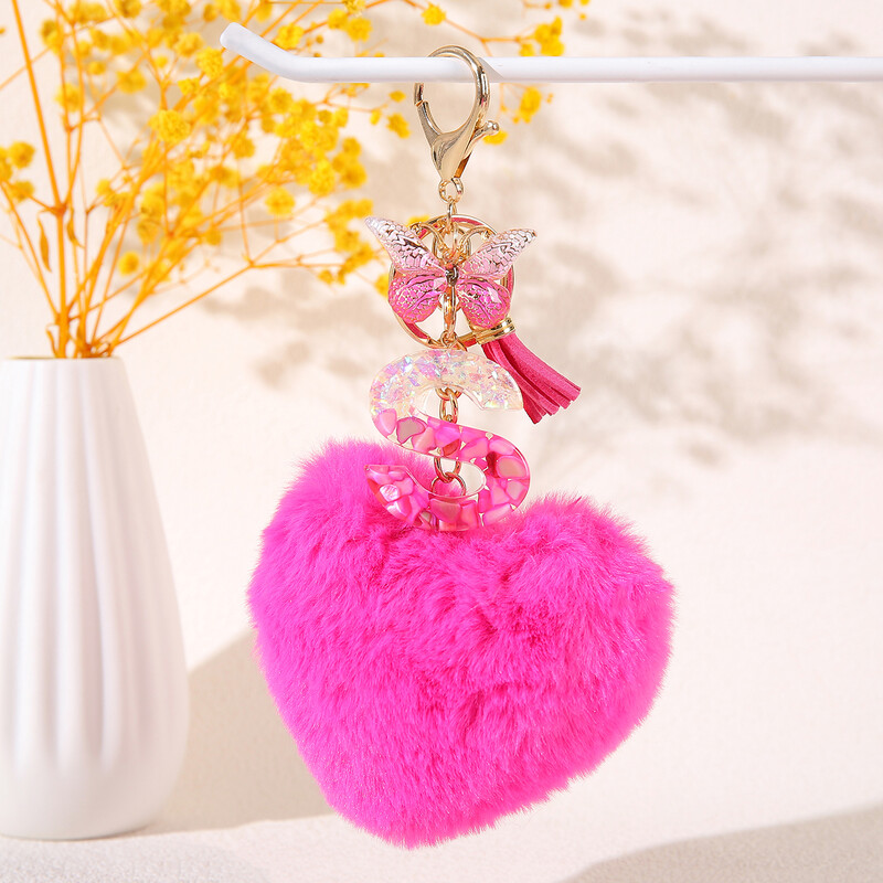 Szív alakú szőrgolyó kezdő kulcstartó Pillangó nagybetűs medál Kulcstartó Kulcstartó Női pénztárca Kézitáska kiegészítők