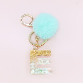 Žalia pūkuota pompom raidė raktų pakabukas Blizgučiai gradientas derva AZ inicialai Abėcėlės raktų pakabukas pakabukas Moteriška rankinė Telefono dekoro dovana