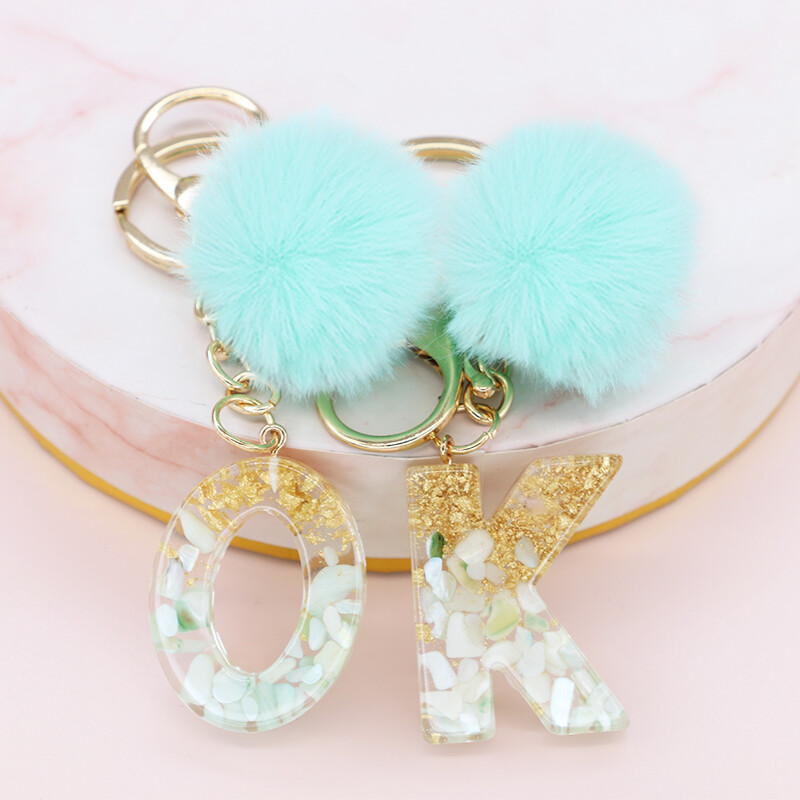 Žalia pūkuota pompom raidė raktų pakabukas Blizgučiai gradientas derva AZ inicialai Abėcėlės raktų pakabukas pakabukas Moteriška rankinė Telefono dekoro dovana