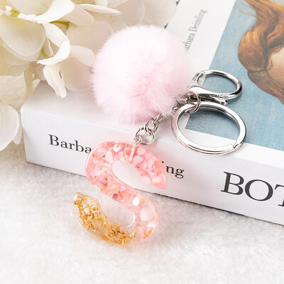 1vnt Pink Pompom Letter Raktų pakabukas Anglų abėcėlės raktų pakabukas su Puffer Ball Glitter Gradient Resin Automobilinio veidrodžio rankinės pakabukai