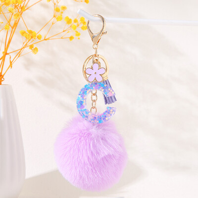 Violetinė gėlių abėcėlės raidžių raktų pakabukas su pliušiniu pompomo dervos blizgučiu Pradinis raktų pakabukas Raktų pakabukas Moteriškas individualumo aksesuaras