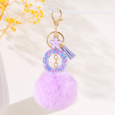 Violetinė gėlių abėcėlės raidžių raktų pakabukas su pliušiniu pompomo dervos blizgučiu Pradinis raktų pakabukas Raktų pakabukas Moteriškas individualumo aksesuaras