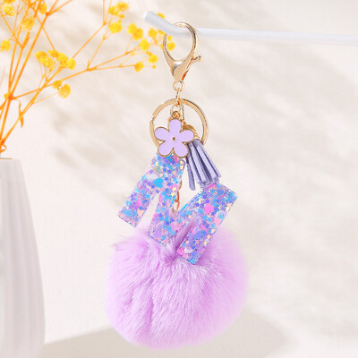 Violetinė gėlių abėcėlės raidžių raktų pakabukas su pliušiniu pompomo dervos blizgučiu Pradinis raktų pakabukas Raktų pakabukas Moteriškas individualumo aksesuaras