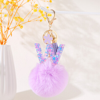 Violetinė gėlių abėcėlės raidžių raktų pakabukas su pliušiniu pompomo dervos blizgučiu Pradinis raktų pakabukas Raktų pakabukas Moteriškas individualumo aksesuaras