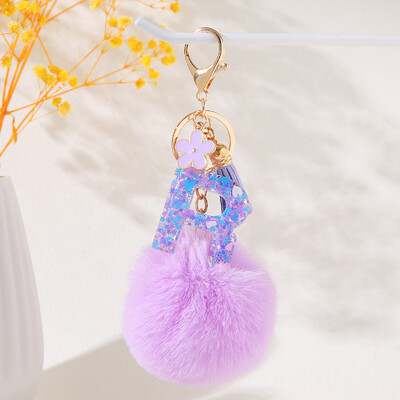 Violetinė gėlių abėcėlės raidžių raktų pakabukas su pliušiniu pompomo dervos blizgučiu Pradinis raktų pakabukas Raktų pakabukas Moteriškas individualumo aksesuaras
