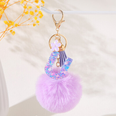 Violetinė gėlių abėcėlės raidžių raktų pakabukas su pliušiniu pompomo dervos blizgučiu Pradinis raktų pakabukas Raktų pakabukas Moteriškas individualumo aksesuaras