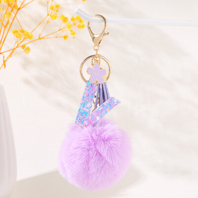 Violetinė gėlių abėcėlės raidžių raktų pakabukas su pliušiniu pompomo dervos blizgučiu Pradinis raktų pakabukas Raktų pakabukas Moteriškas individualumo aksesuaras