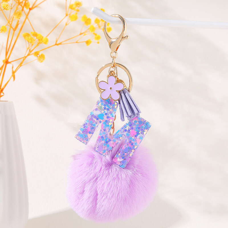 Violetinė gėlių abėcėlės raidžių raktų pakabukas su pliušiniu pompomo dervos blizgučiu Pradinis raktų pakabukas Raktų pakabukas Moteriškas individualumo aksesuaras
