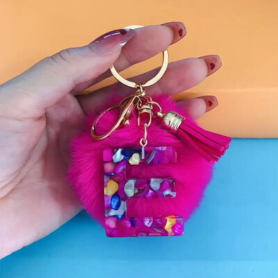 Aranyos divatos kezdőbetűs betűs bűbáj kulcstartók rózsapiros pomponnal, bojt fogantyús medálos kulcstartók Női pénztárca Táska kulcstartozékok