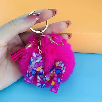 Aranyos divatos kezdőbetűs betűs bűbáj kulcstartók rózsapiros pomponnal, bojt fogantyús medálos kulcstartók Női pénztárca Táska kulcstartozékok