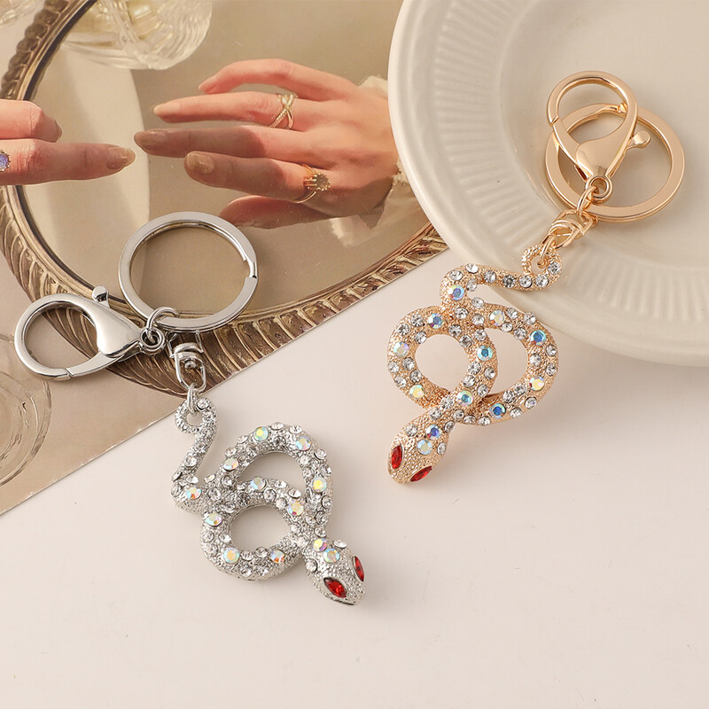 Punasest kristallist kivist madu võtmehoidja luksuslik naiste käekott ripats auto võtmehoidja suveniir kingitus