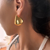 Geomeetrilised lehvikukujulised kullatud siledast vasest metallist kõrvarõngad naistele Lihtsad ebakorrapärased Korea moeehted pühadekingitused