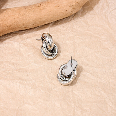 Arany ezüst színű csomós karika fülbevaló nőknek fényes bevonattal divatos fülbevaló, szegecses aranyos napi viselet ékszer