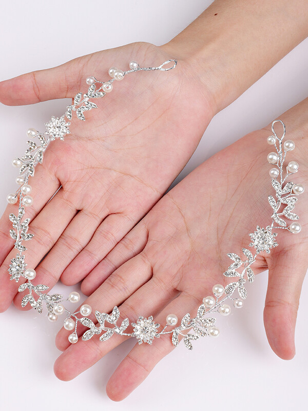 Menyasszonyi fejfedők Strasszkő virág menyasszonyi tiara fejpántok Gyöngy haj ékszerek Esküvői haj kiegészítők Kézzel készített báli hajdarab