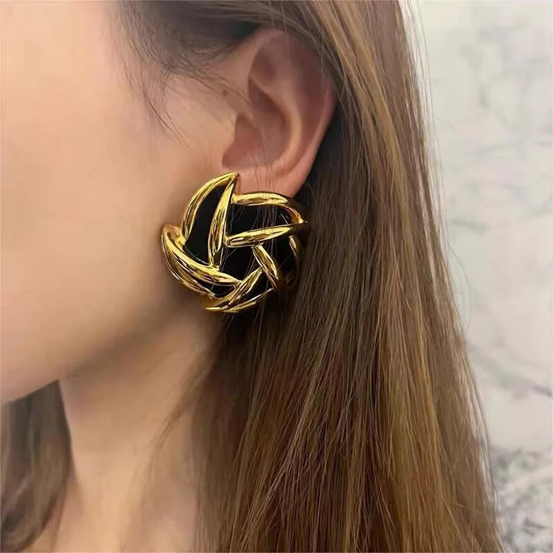 Könnyű luxus Divatos kerek forgószél bolyhos virágos fülbevaló Divatos személyiség temperamentum felsőkategóriás fülbevaló