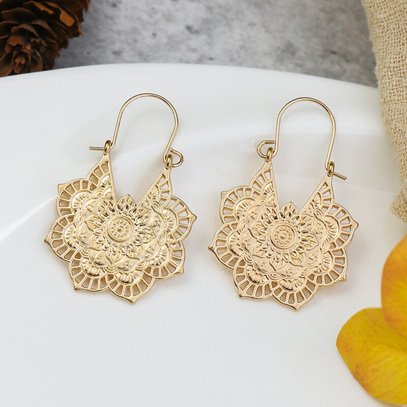 Vintage Boho zelta krāsas dobu ziedu sirds piekaramie auskari sievietēm Etniski grebti ģeometriski nokaramie auskari Jhumka rotaslietas